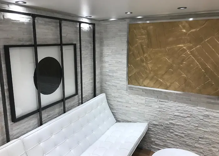 Superbe Triplex Au Coeur De Montorgueil Paris